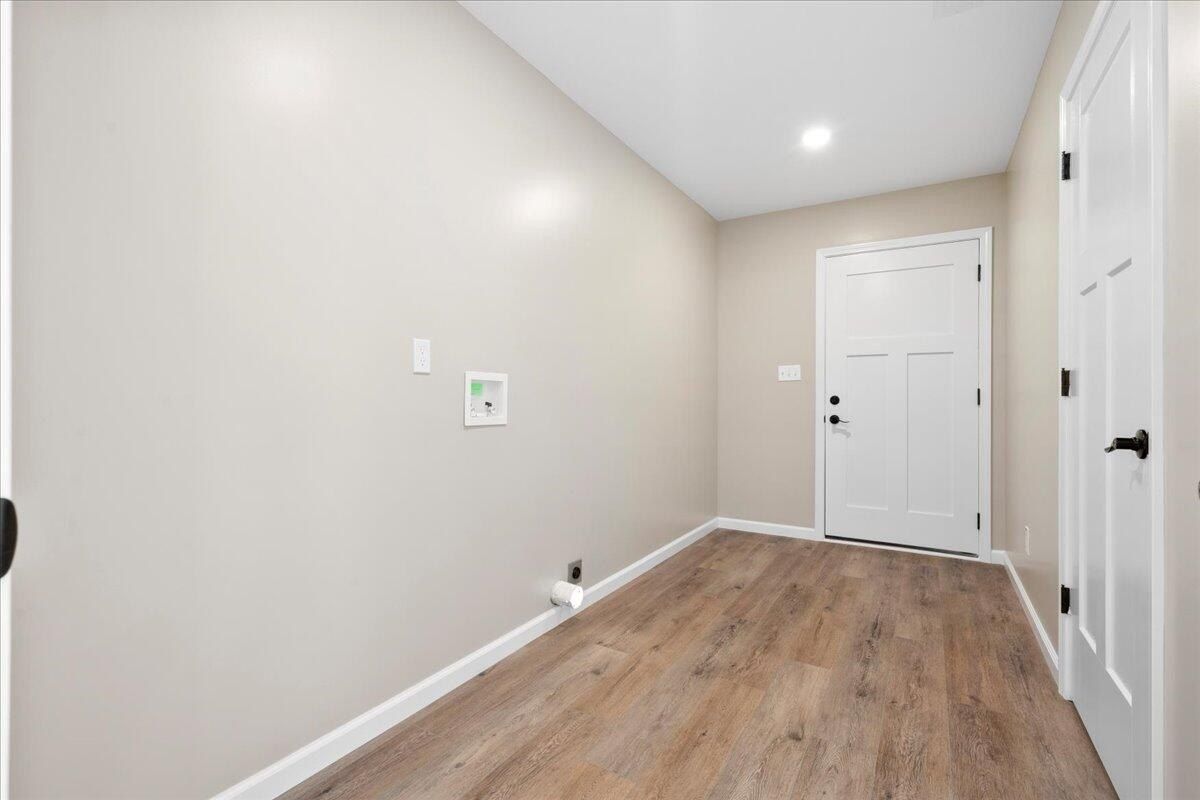 138 Ladonna Drive. Clay City, KY 40312