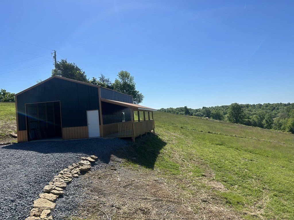 Rolling Acres Lane. Mount Olivet, KY 41064