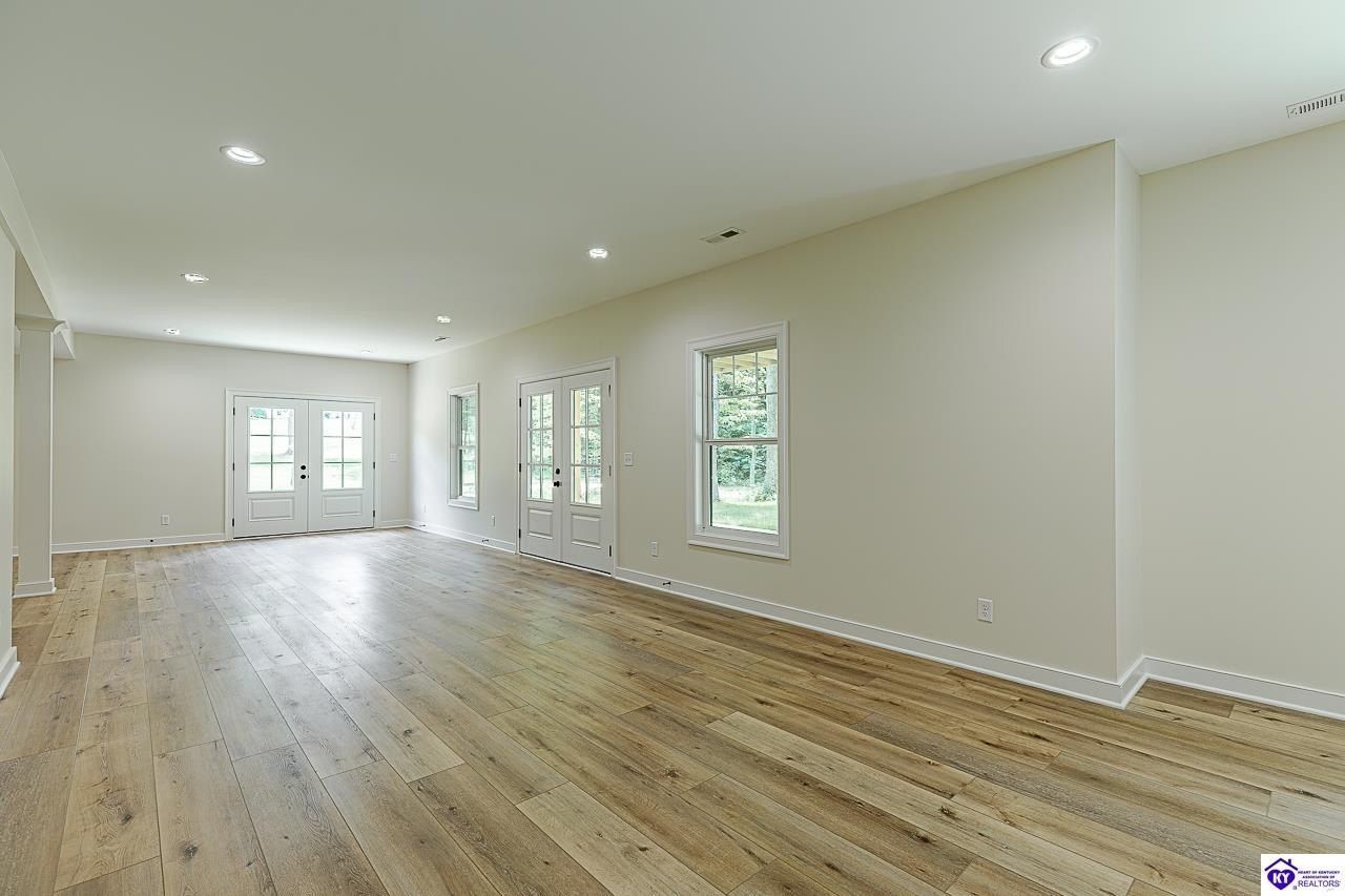 248 Whistling Oaks Boulevard. Glendale, KY 42740