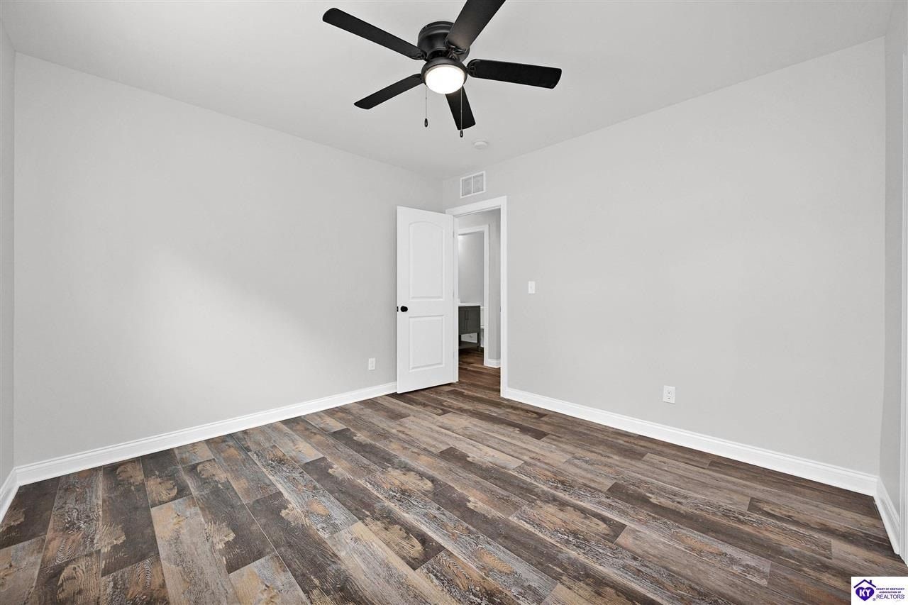 392 N First Street. New Haven, KY 40051