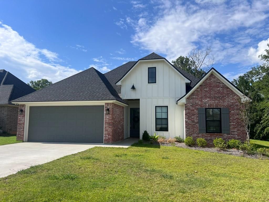 5758 Northwood Oaks Drive. Blanchard, LA 71107