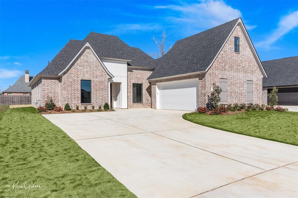 19 Turtle Creek Drive. Benton, LA 71006