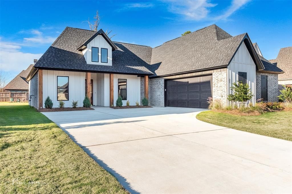 21 Turtle Creek Drive. Benton, LA 71006