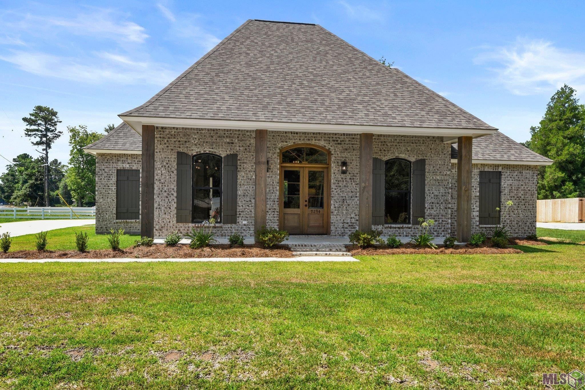 7294 Riverbank Dr. Denham Springs, LA 70726