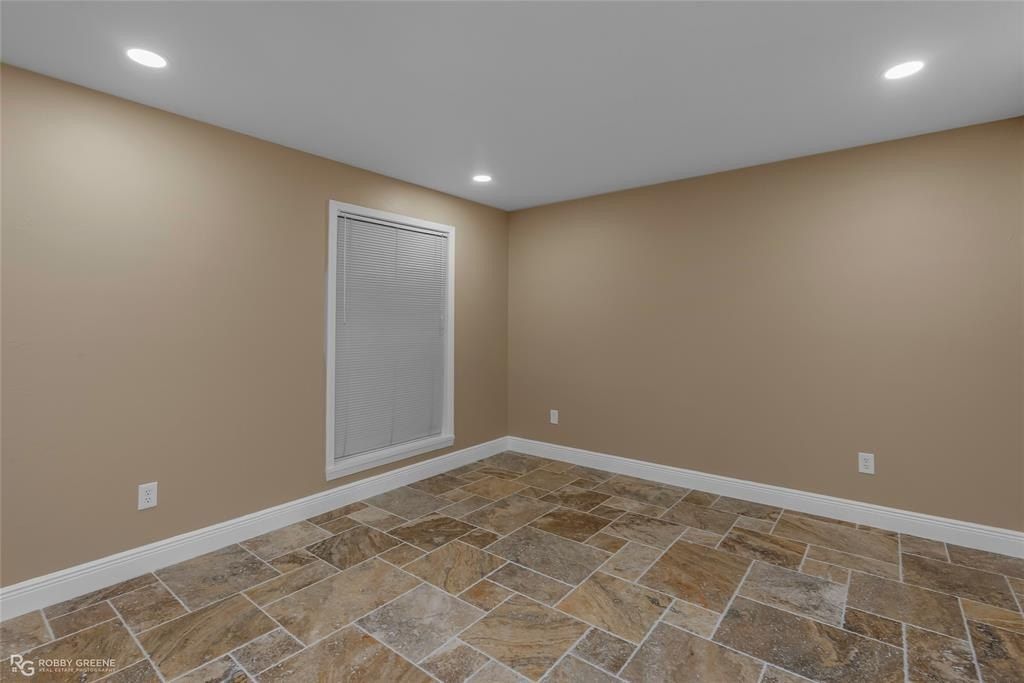 7027 Highway 80. Princeton, LA 71067