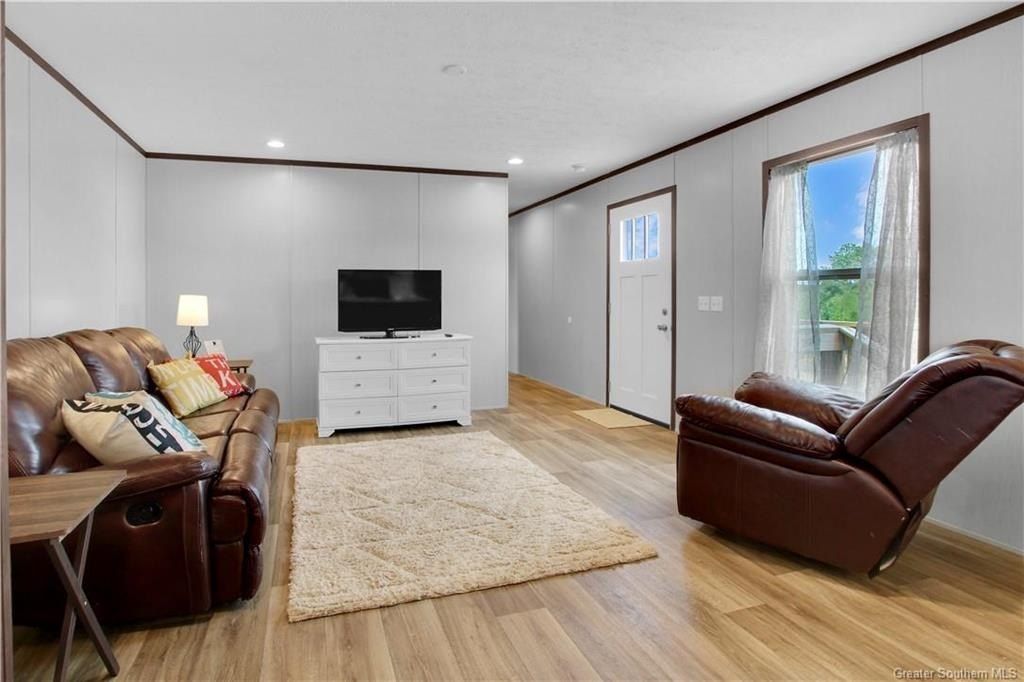 49 Mo Po. Florien, LA 71429