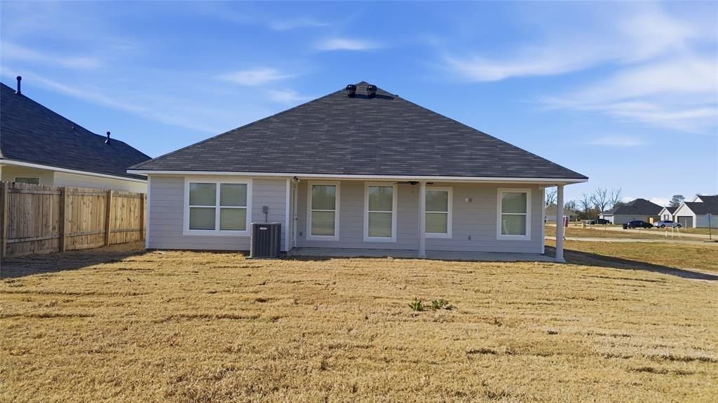 4161 Grassy Lake Drive. Bossier City, LA 71111