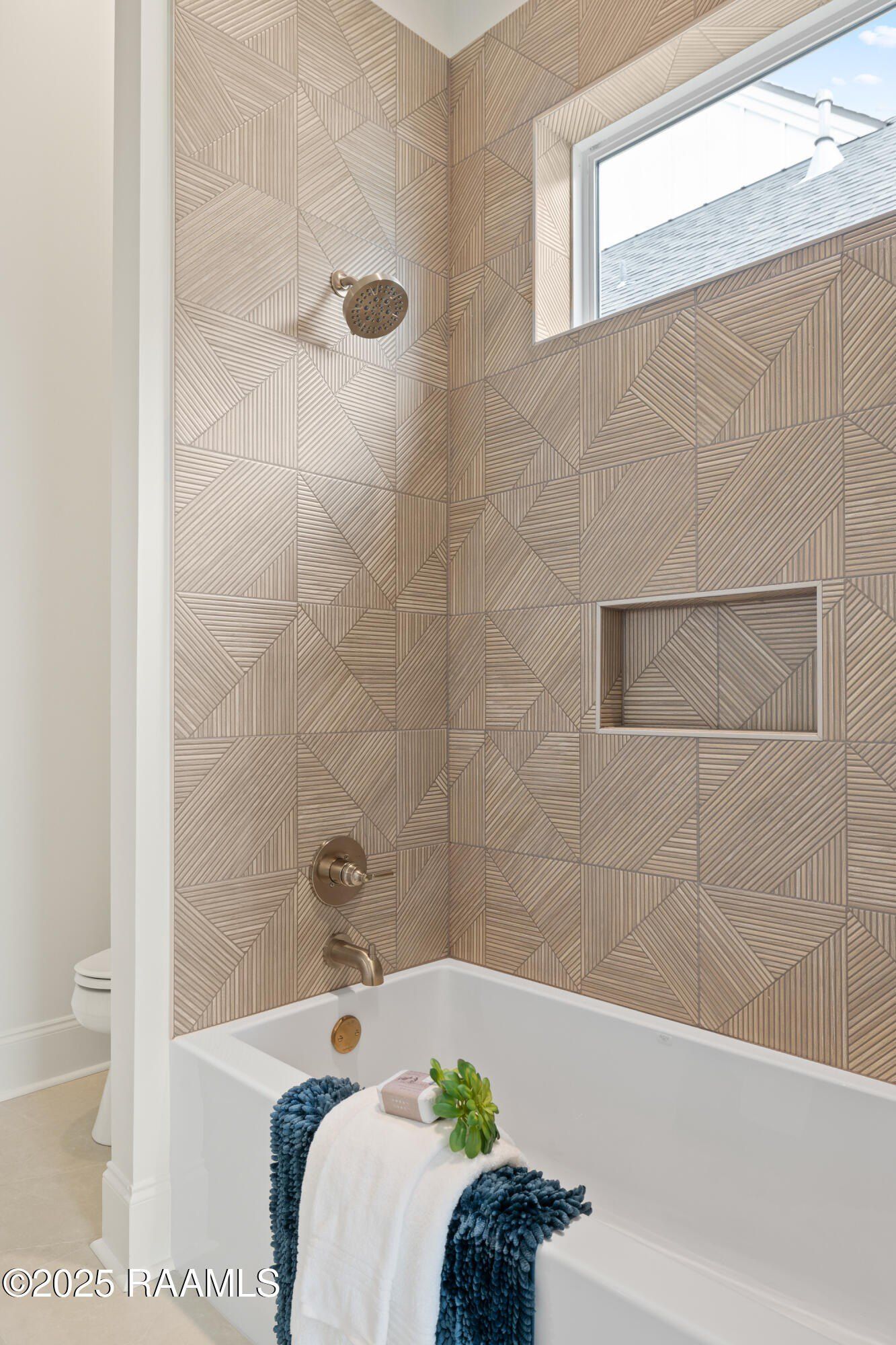 208 Harvest Creek Lane. Lafayette, LA 70508