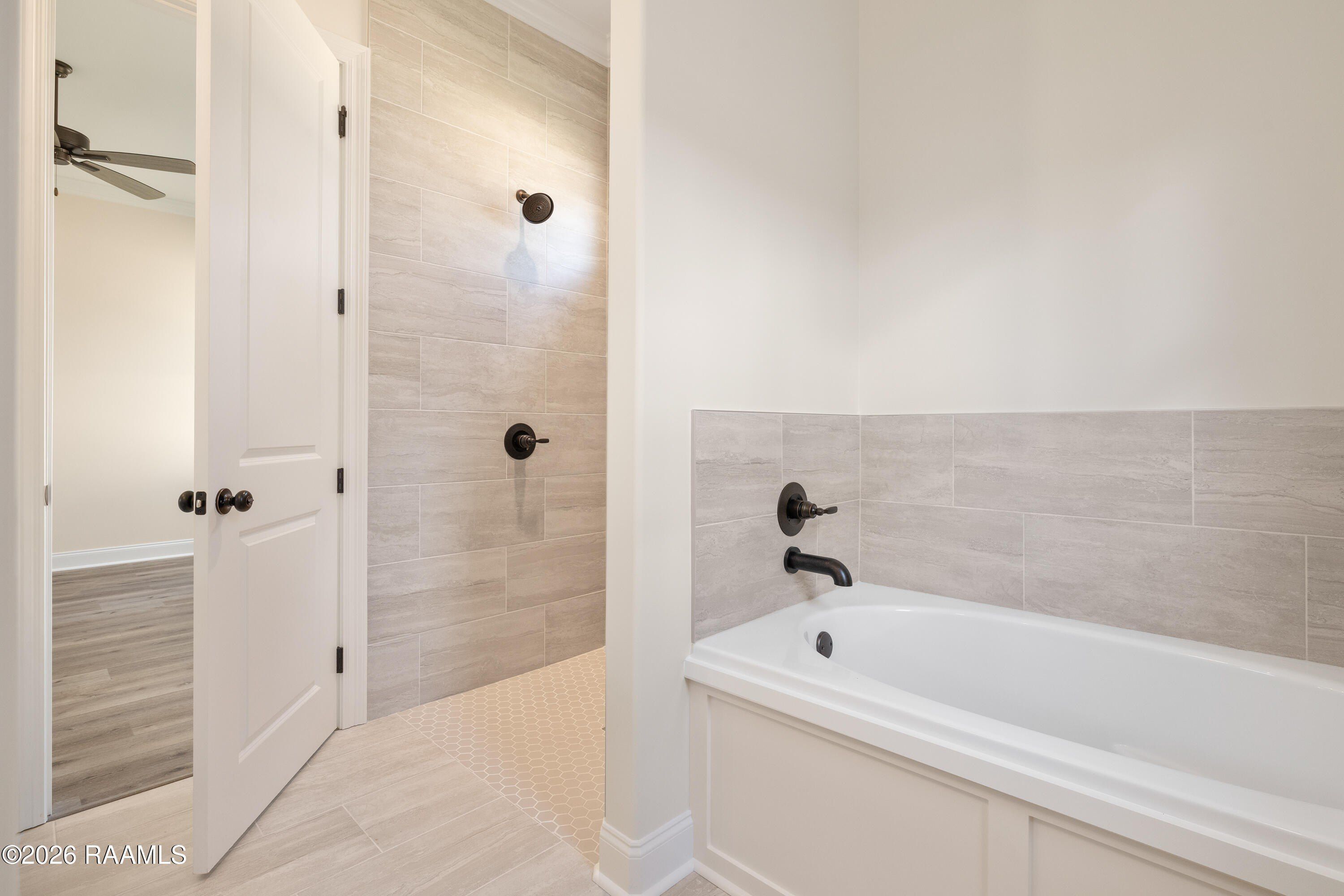 240 Jagged Grove Lane. Youngsville, LA 70592