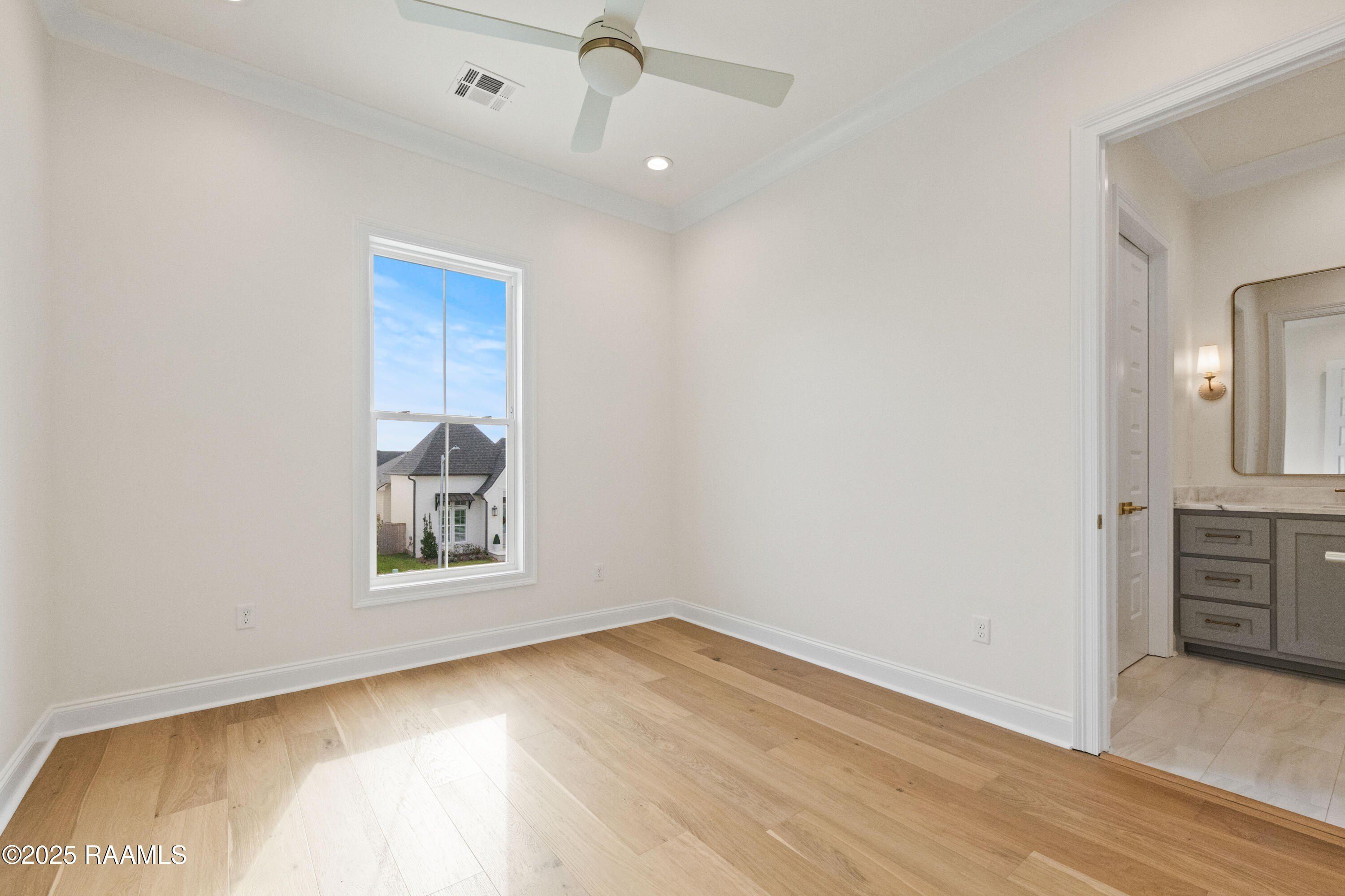 208 Crossbill Drive. Lafayette, LA 70508