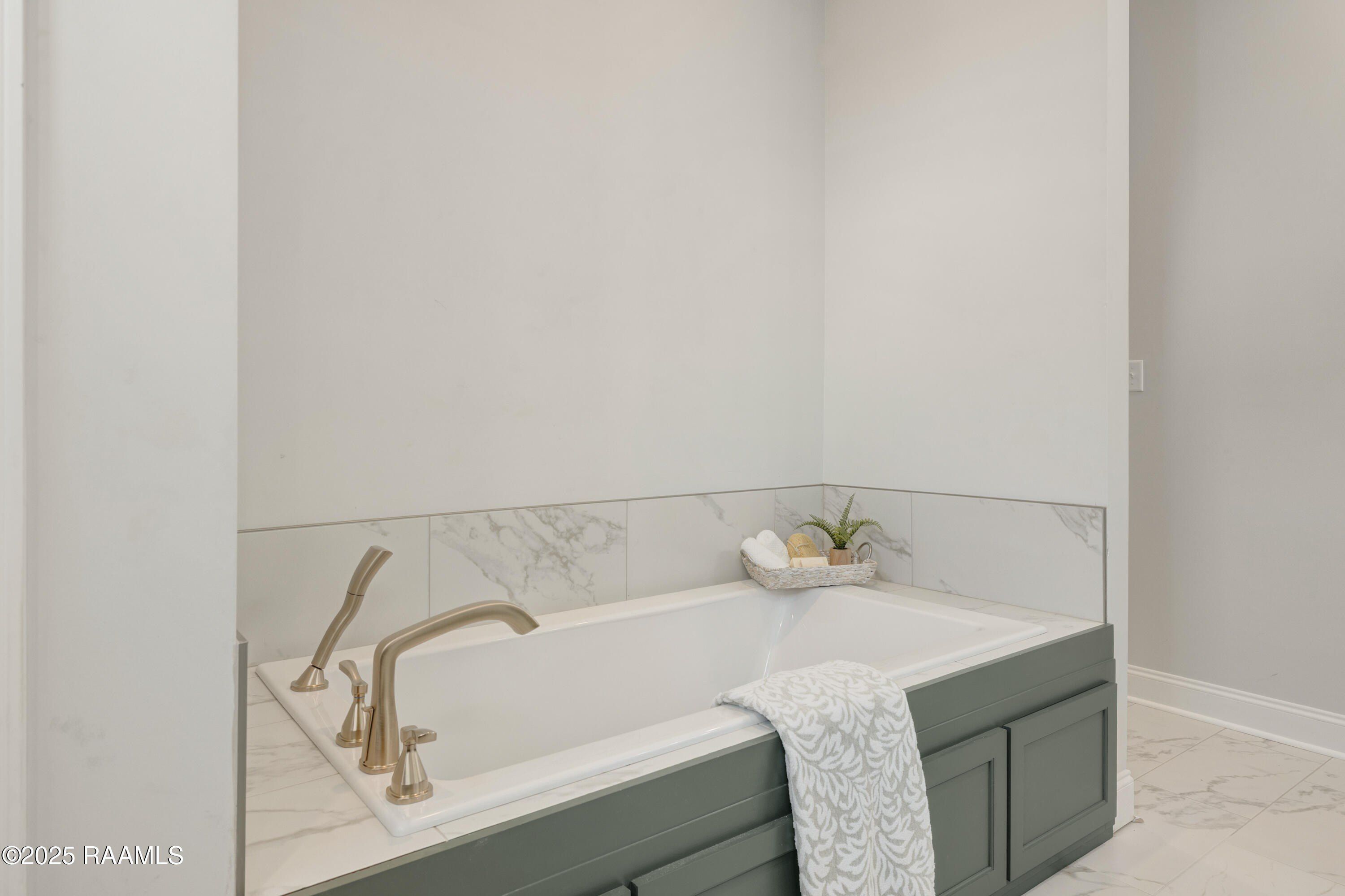 213 Maple Branch Street. Lafayette, LA 70508