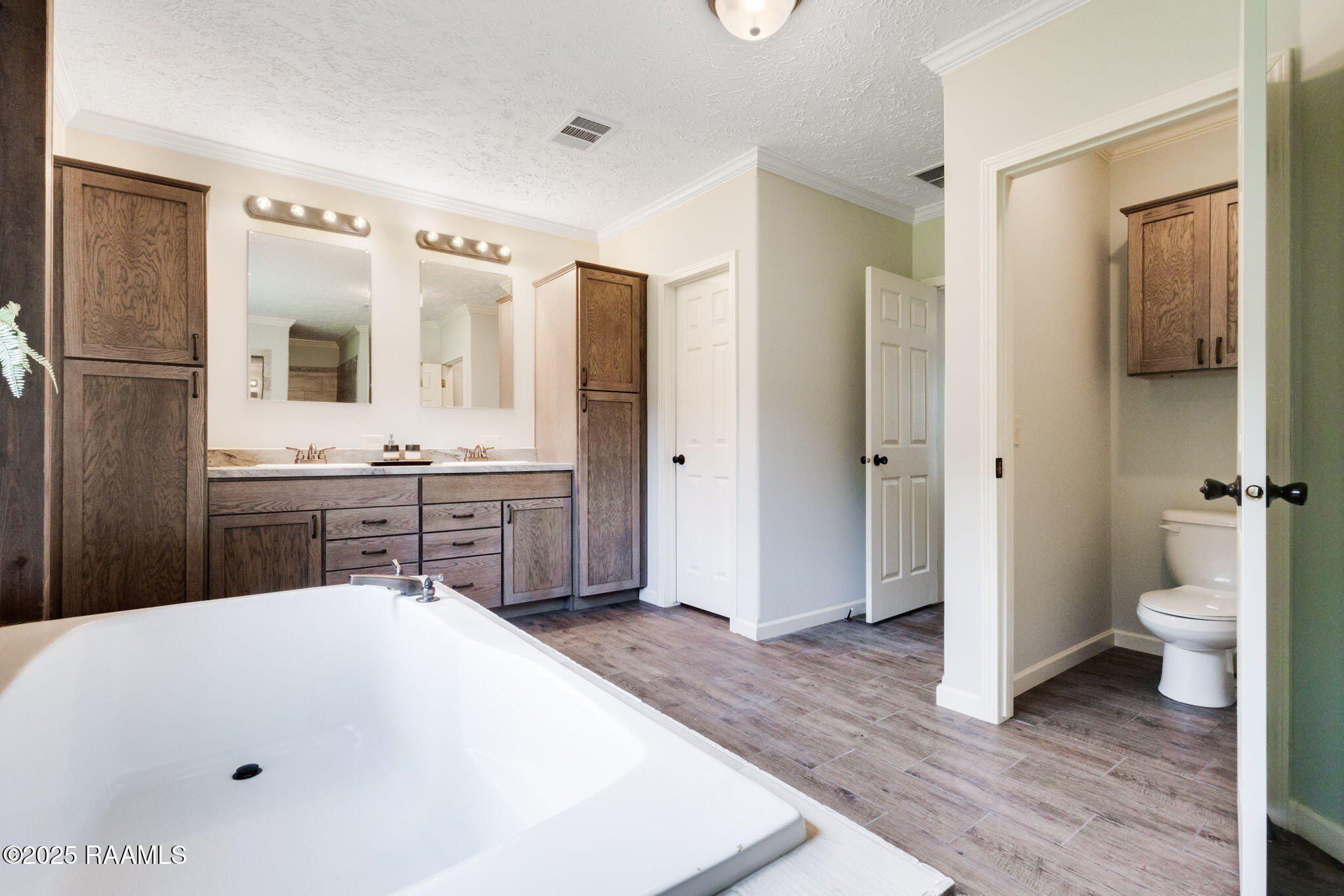 317 Facile Road. Scott, LA 70583