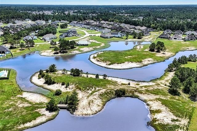 721 Grey Heron Lane. Madisonville, LA 70447