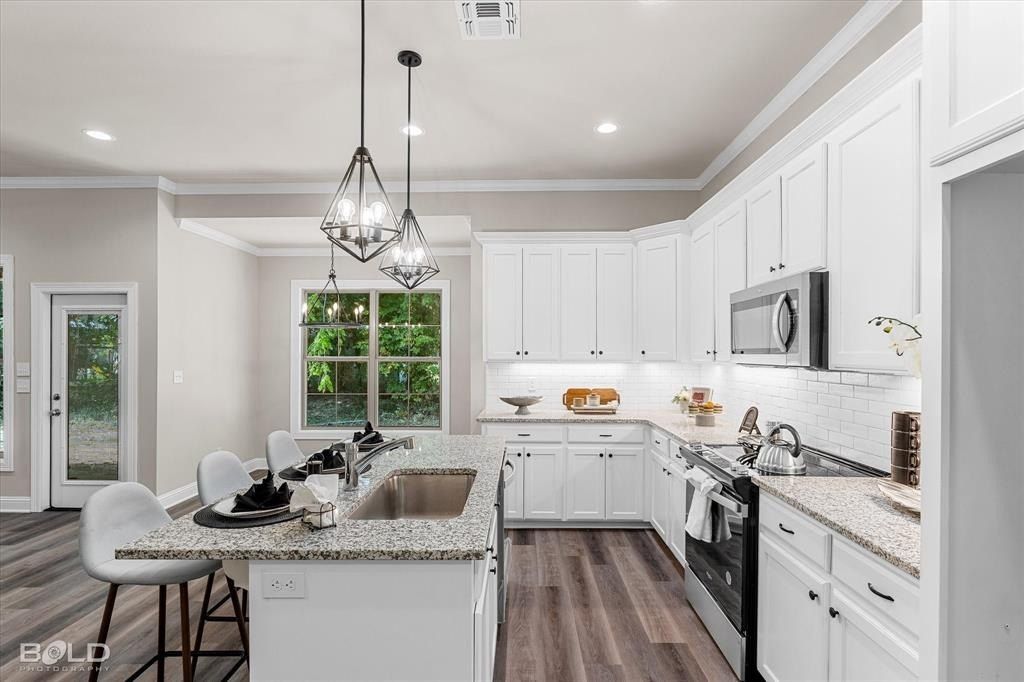 6904 Grigg Lane. Greenwood, LA 71033