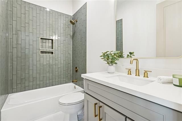 2337 Orleans Street. Mandeville, LA 70448