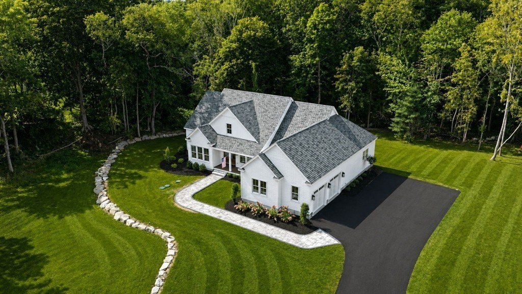 4 Hadley Heights Way. Freetown, MA 02702