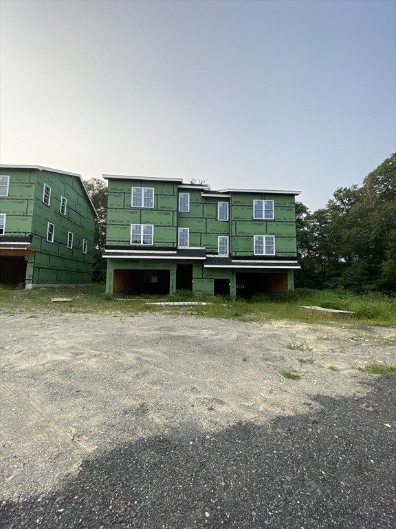 47R Yarnie. Worcester, MA 01603