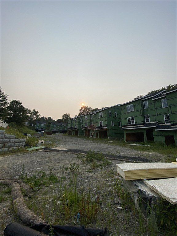 47R Yarnie. Worcester, MA 01602