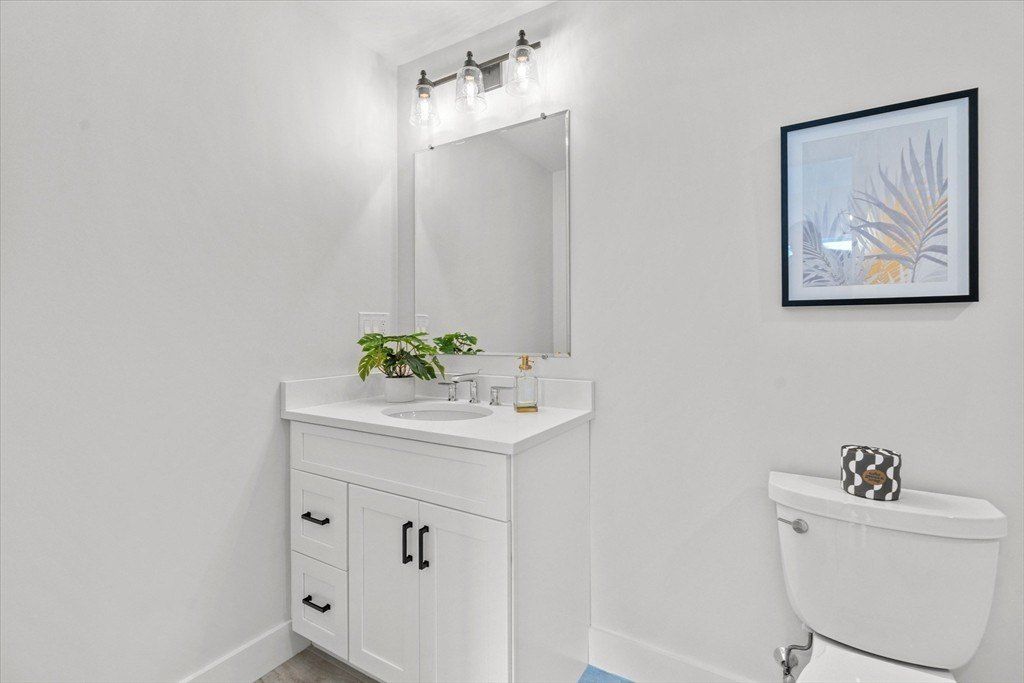 7 Avery Street. Needham, MA 02494