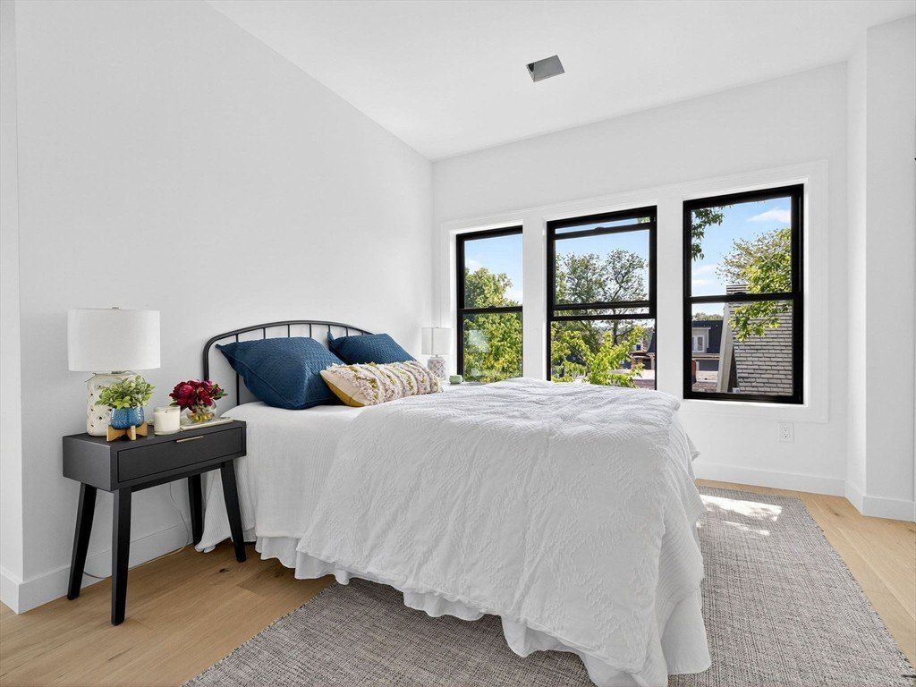 34 Fiske Ave Unit C. Somerville, MA 02145