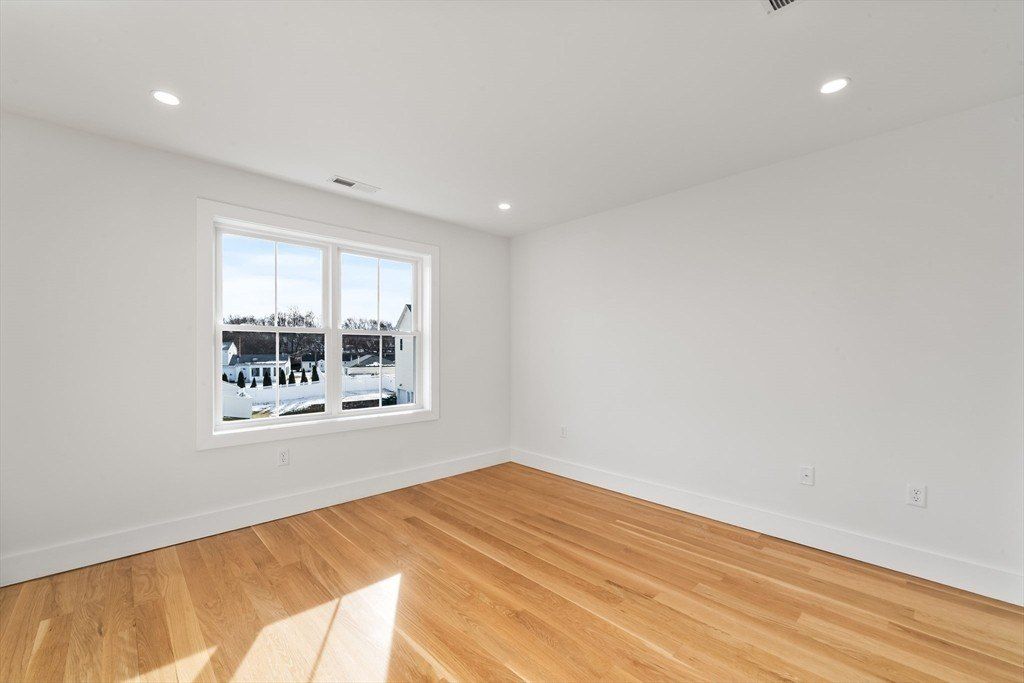 8 Callahan Drive. Woburn, MA 01801