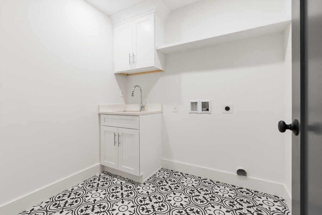 6 Floral Ave Extension. Natick, MA 01760