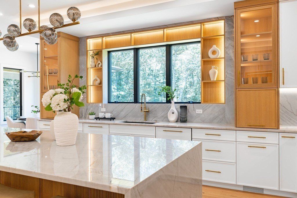 25 High Street Unit 25. Newton, MA 02461