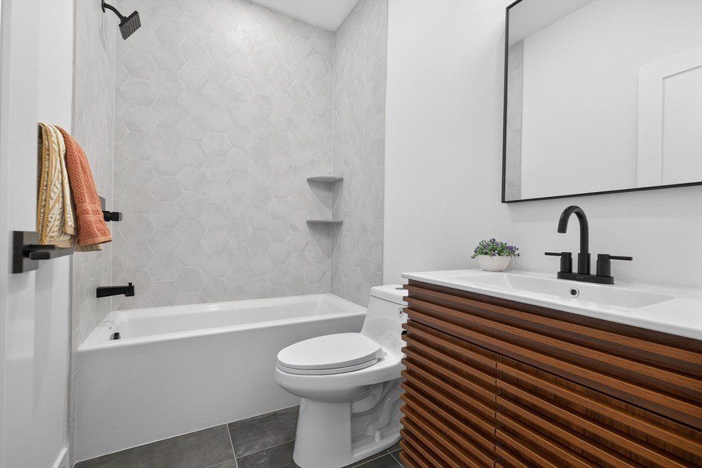 16 Hamlet St Unit 16. Somerville, MA 02143