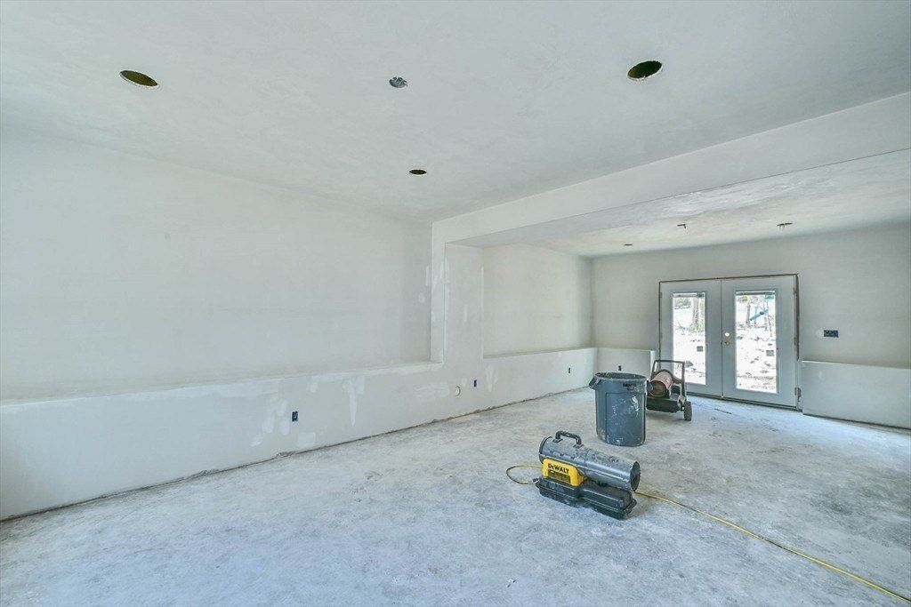 86 Ramshorn Road. Charlton, MA 01507