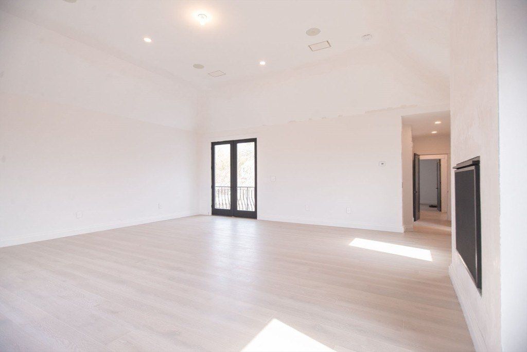 12 Gianna Drive. Saugus, MA 01906