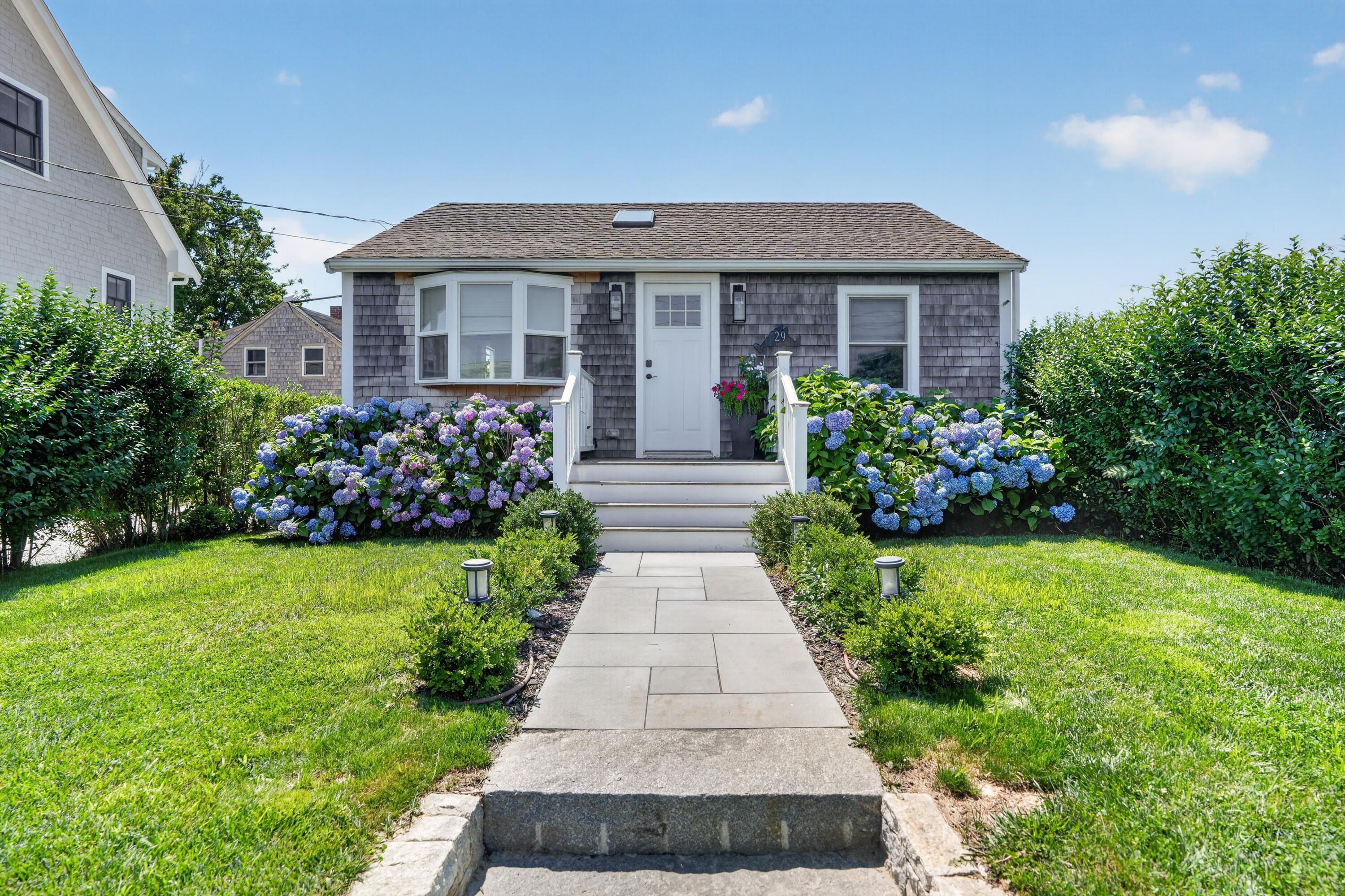 29  33 Lagoon Pond Road. Vineyard Haven, MA 02568