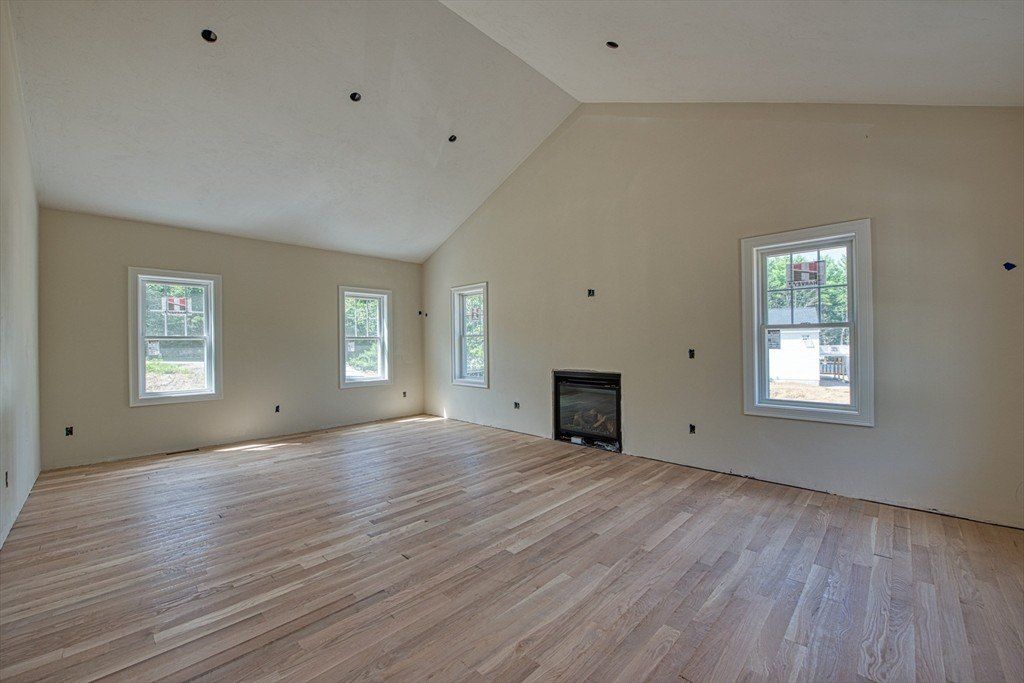 4 Sherwood Lane. Lakeville, MA 02347