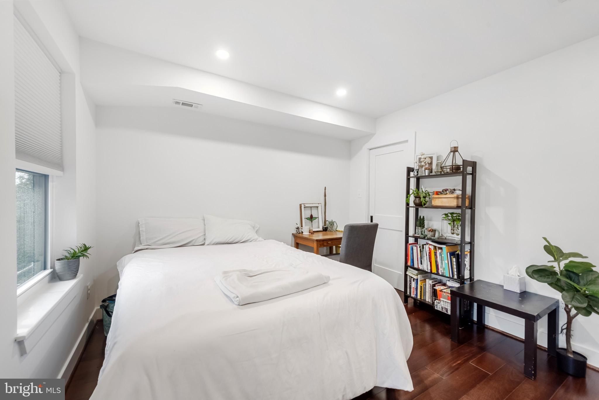 3923 Roland Avenue. Baltimore, MD 21211
