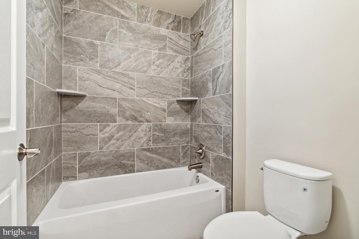 1716 Botanical Ct 24. Sykesville, MD 21784