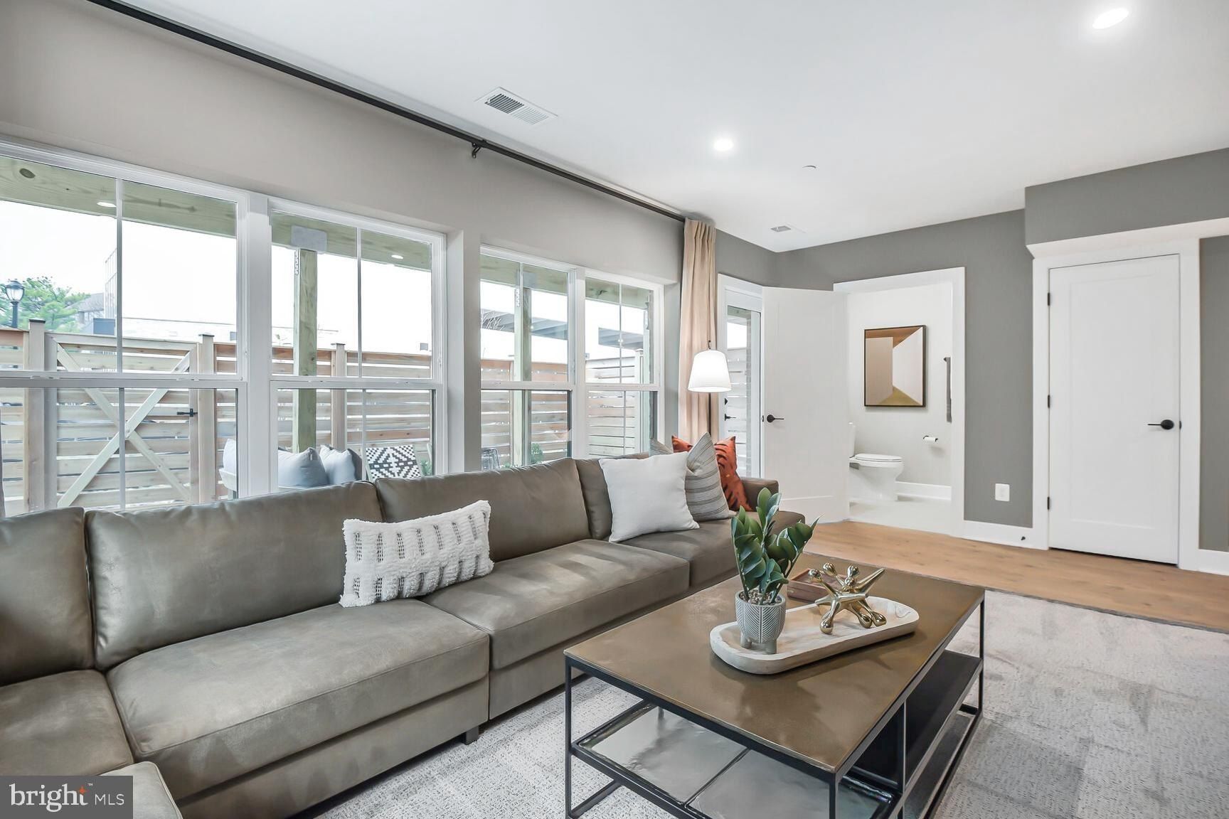 1249 Hillgate Place Unit Nottingham 101. Potomac, MD 20854