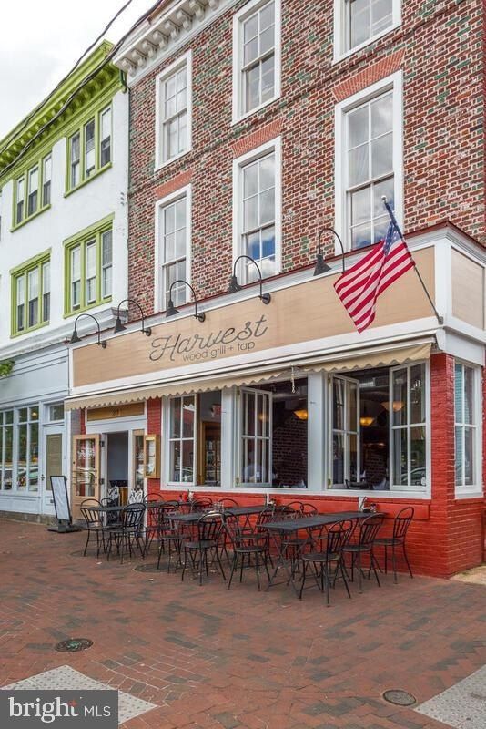 404 Warwick. Edgewater, MD 21037