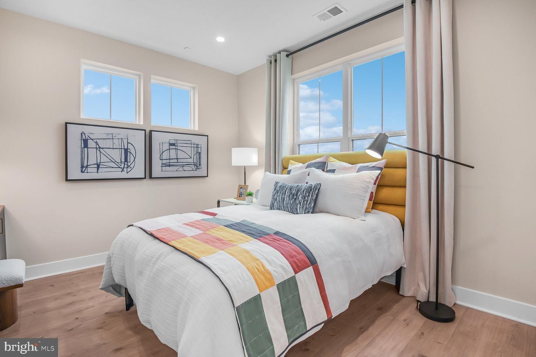 1249 Hillgate Place Unit Nottingham 102. Potomac, MD 20854