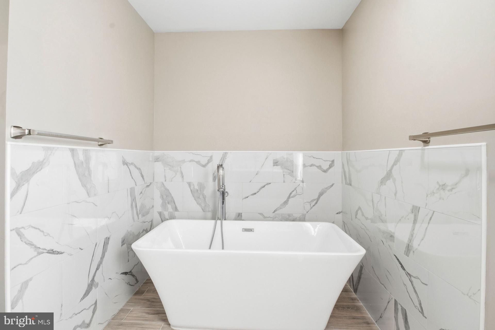 514 Maiden Choice Lane. Catonsville, MD 21228