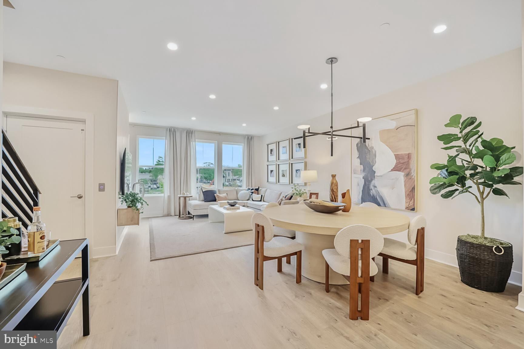 1135 Polaris Road Unit Cambridge 78. Potomac, MD 20854