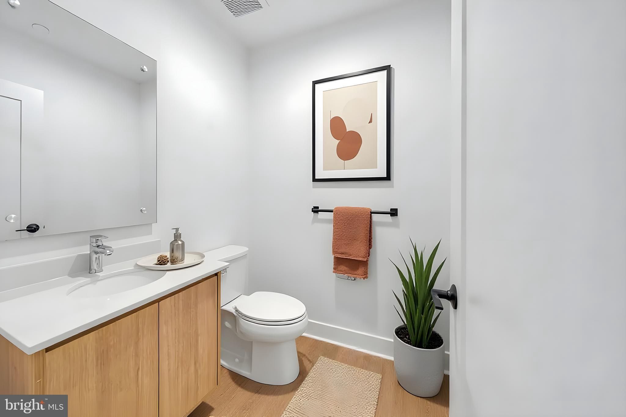 5420 Goshawk Alley. Bethesda, MD 20816