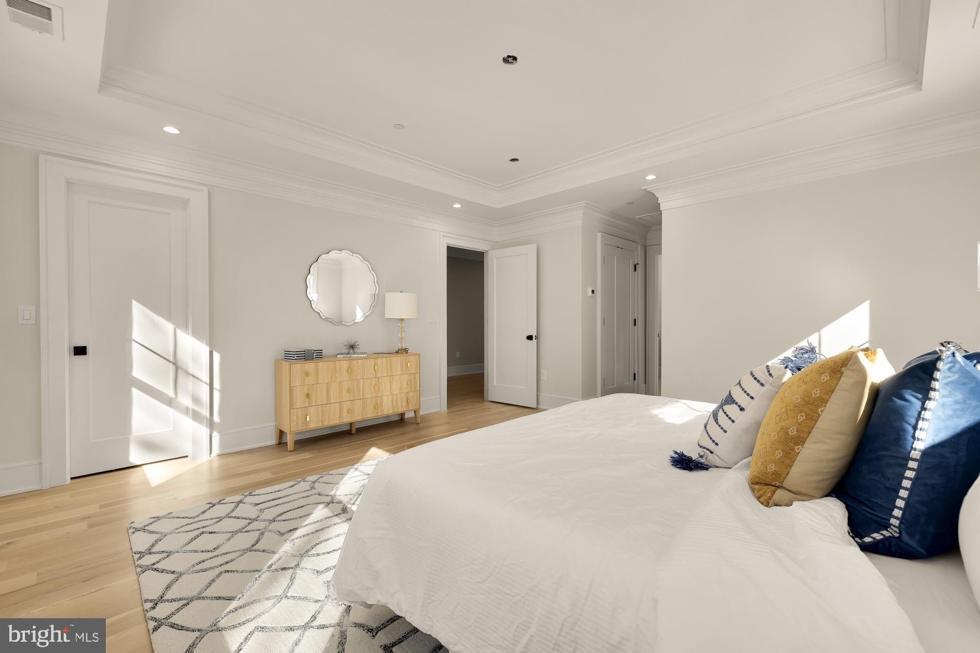 10105 Summit Avenue. Kensington, MD 20895