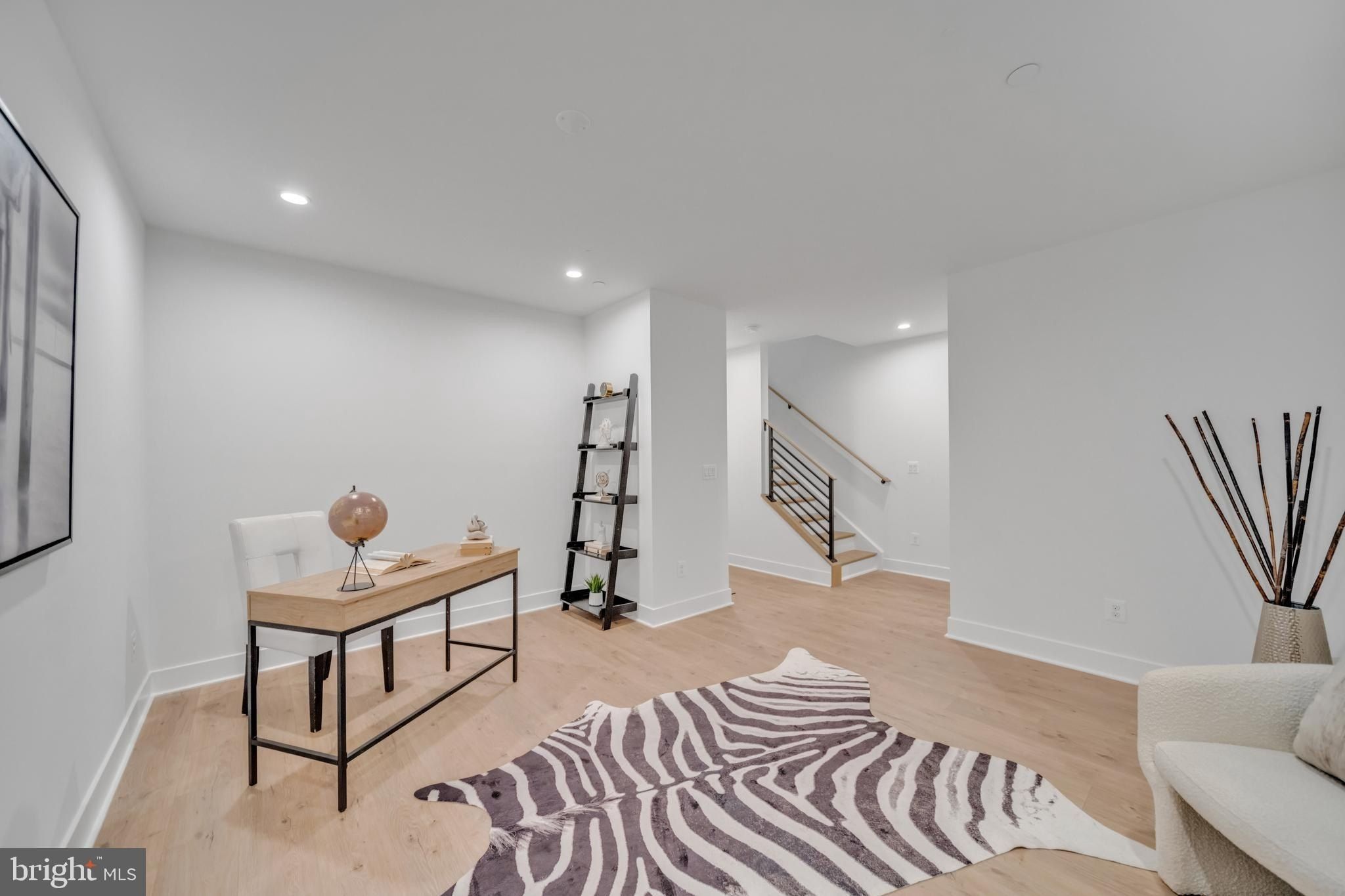 5420 Goshawk Alley. Bethesda, MD 20816