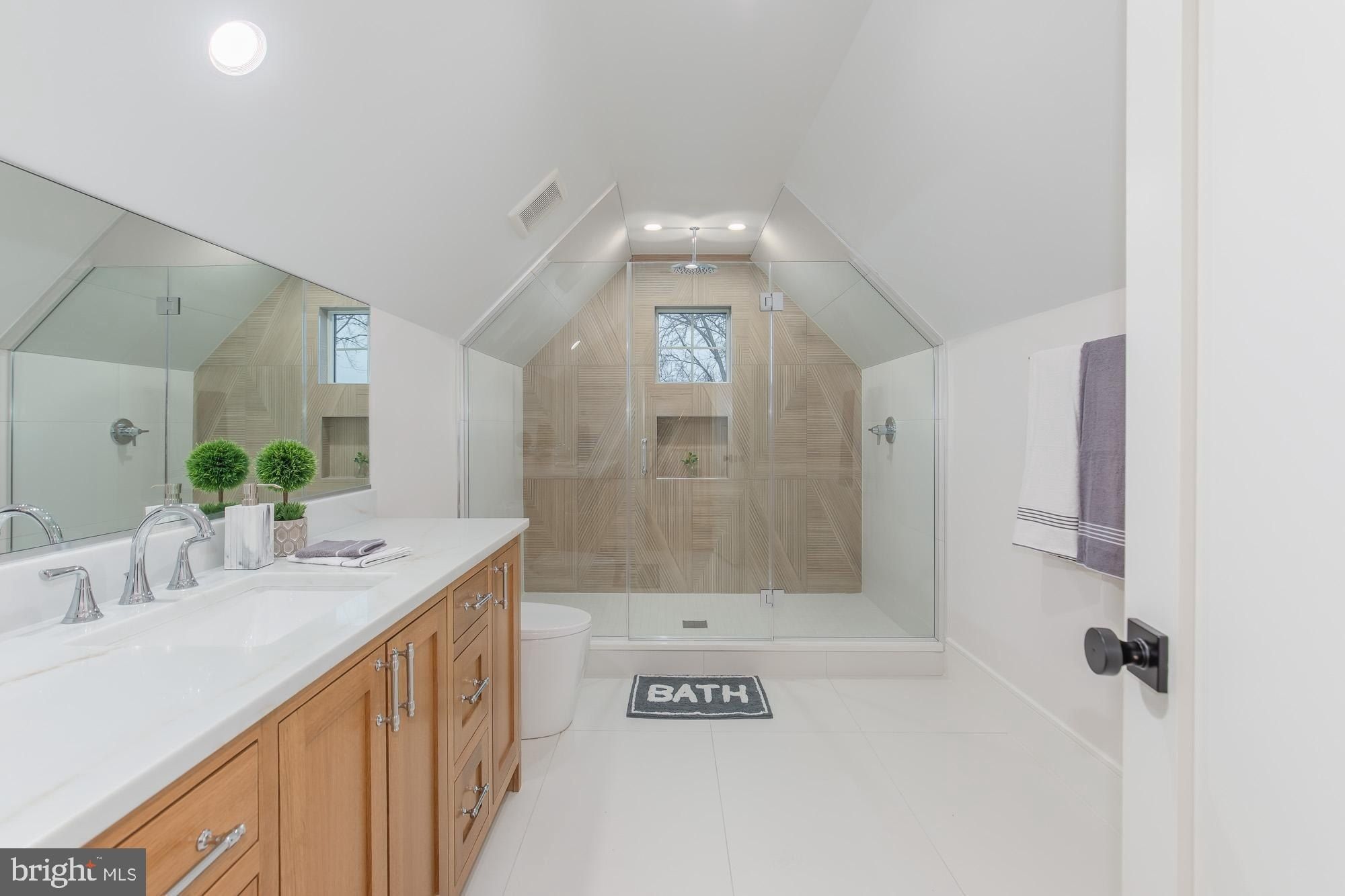 7113 Fairfax Road. Bethesda, MD 20814