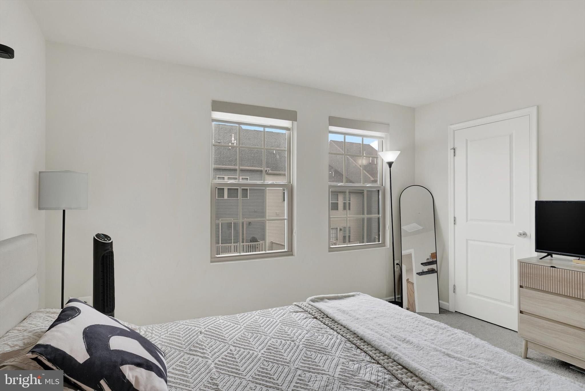 19712 Preservation Mews. Montgomery Village, MD 20886