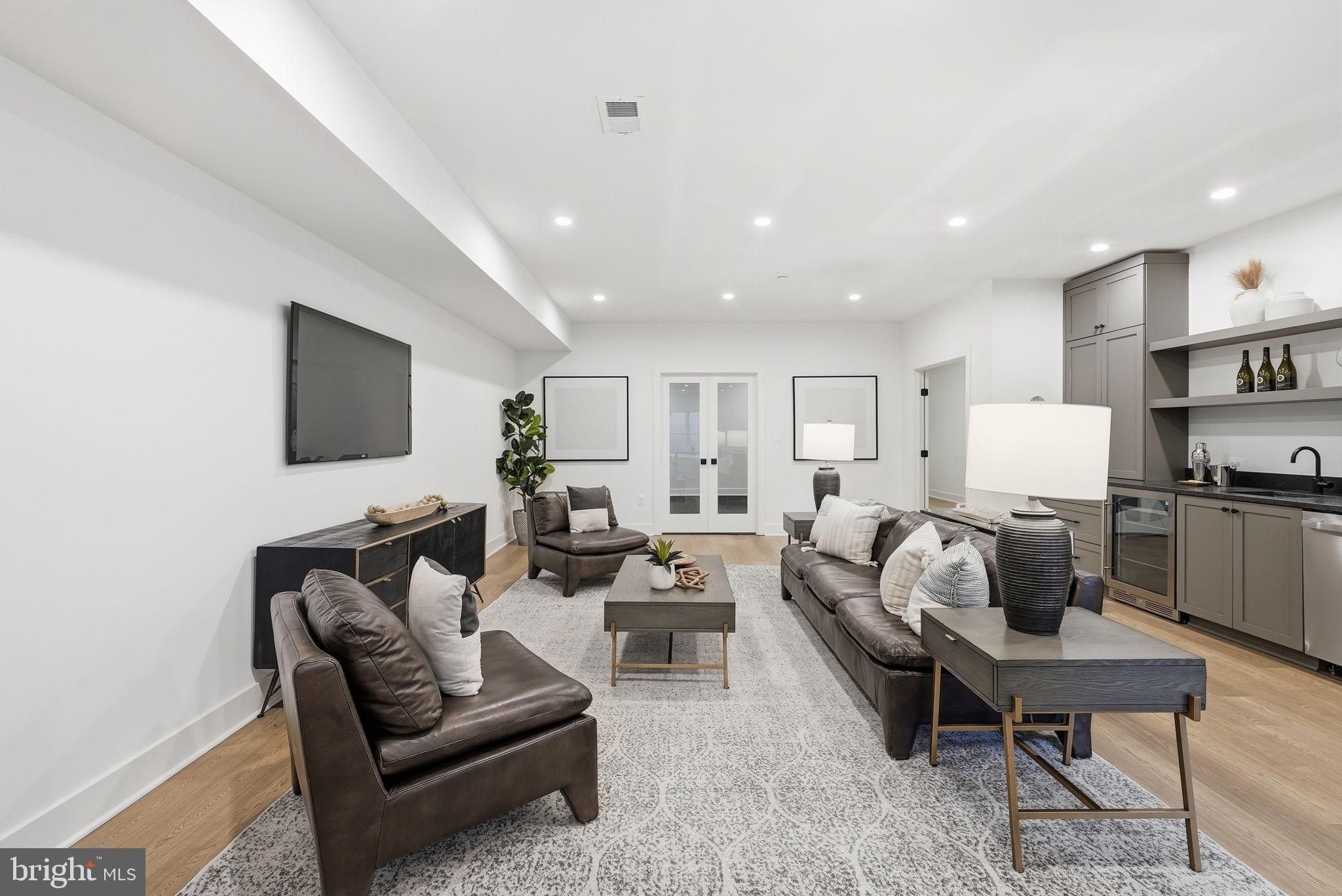 7604 Charleston Drive. Bethesda, MD 20817