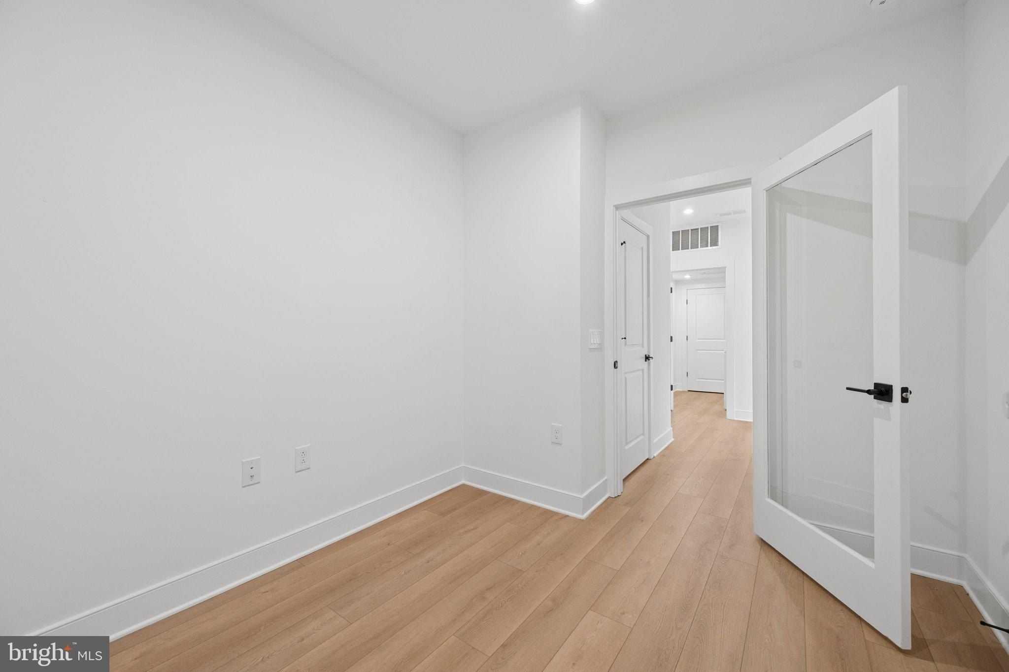 1141 Fortune Terrace. Potomac, MD 20854
