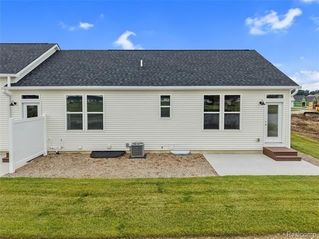 2242 Gilder Drive. Howell, MI 48843