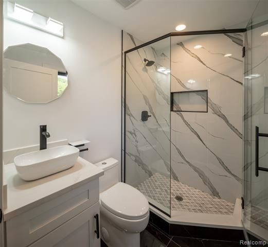 216 W Bloomfield Avenue. Royal Oak, MI 48073