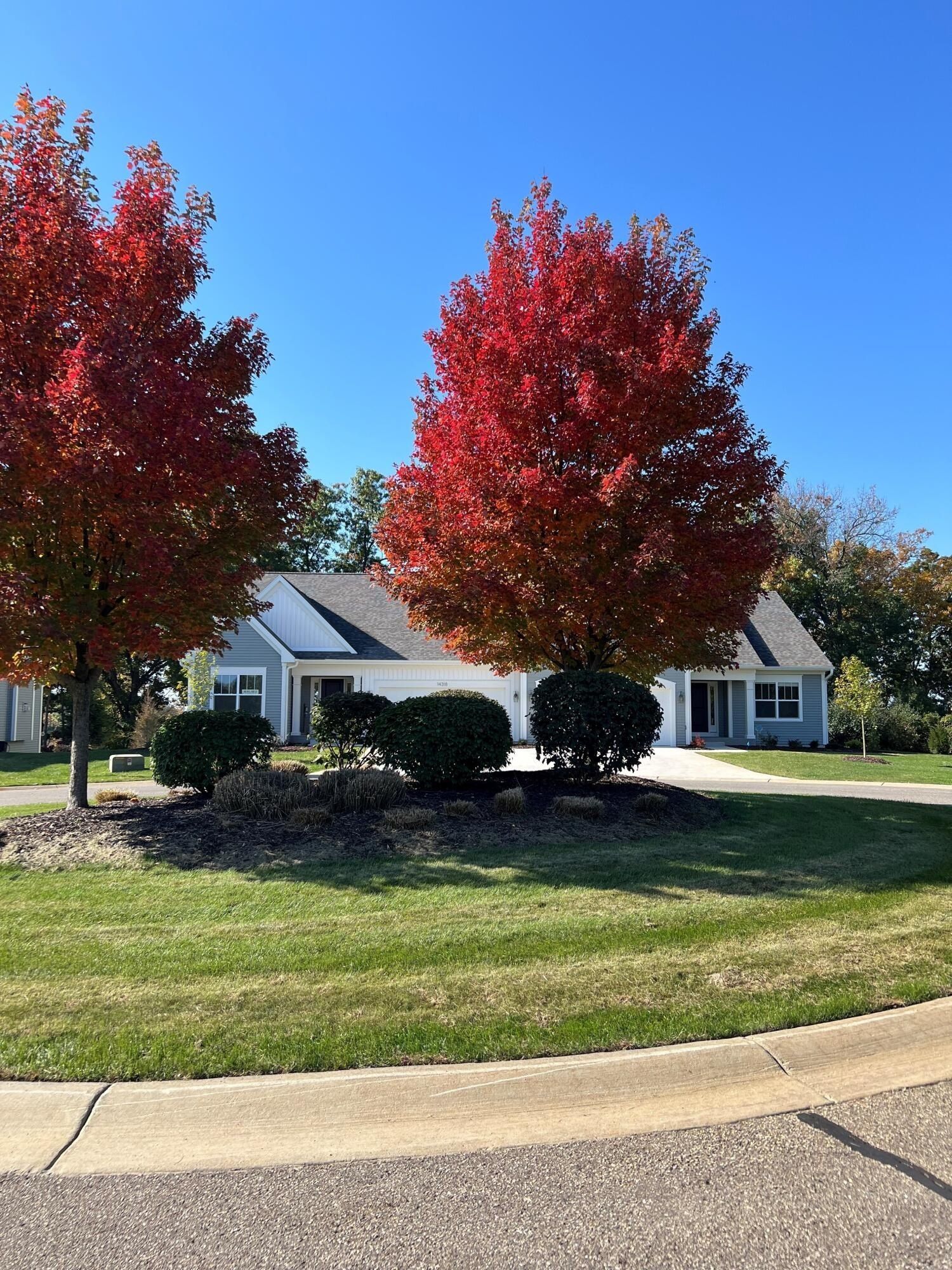 14220 Bridgeview Pointe. Vicksburg, MI 49097