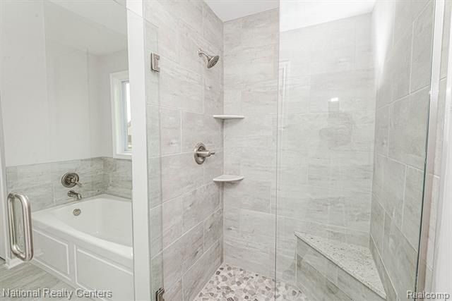 919 Guenevere Drive. Oxford, MI 48371